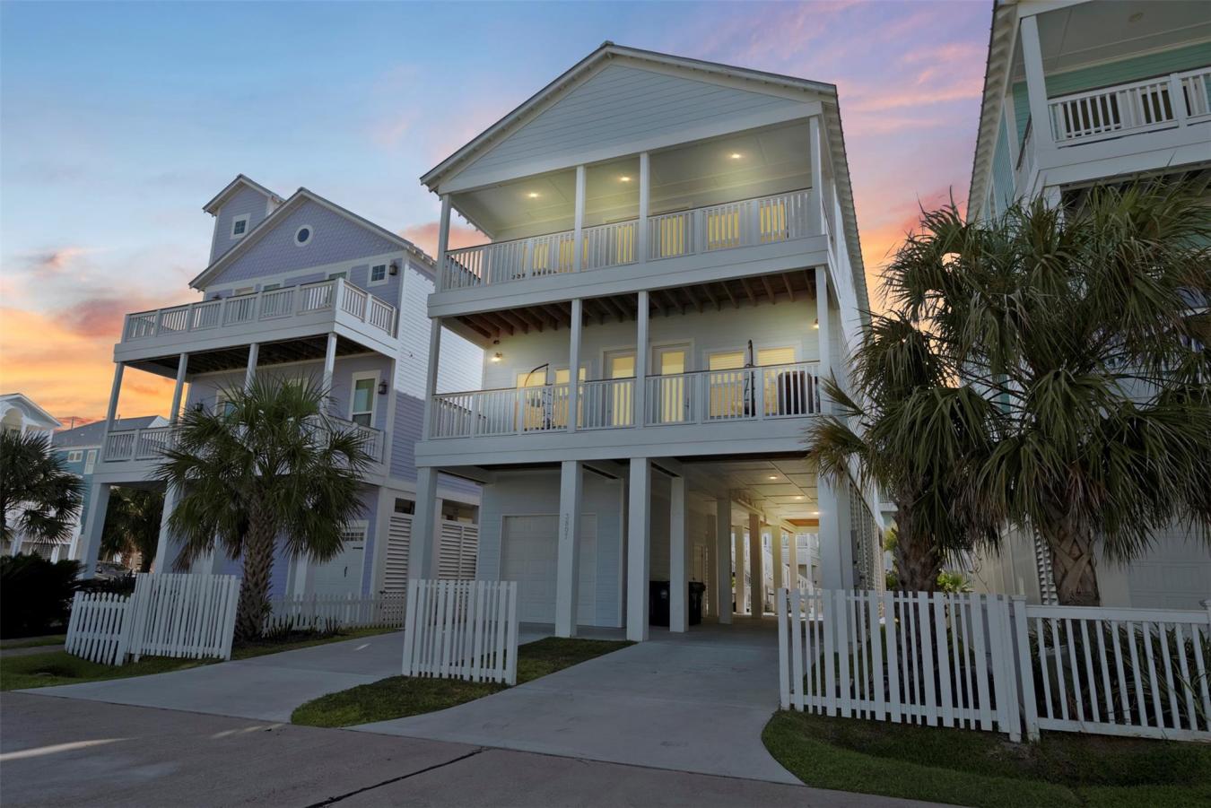 Galveston, Galveston, 77554, United States, 5 Bedrooms Bedrooms, ,5 BathroomsBathrooms,Residential,For Sale,1912937