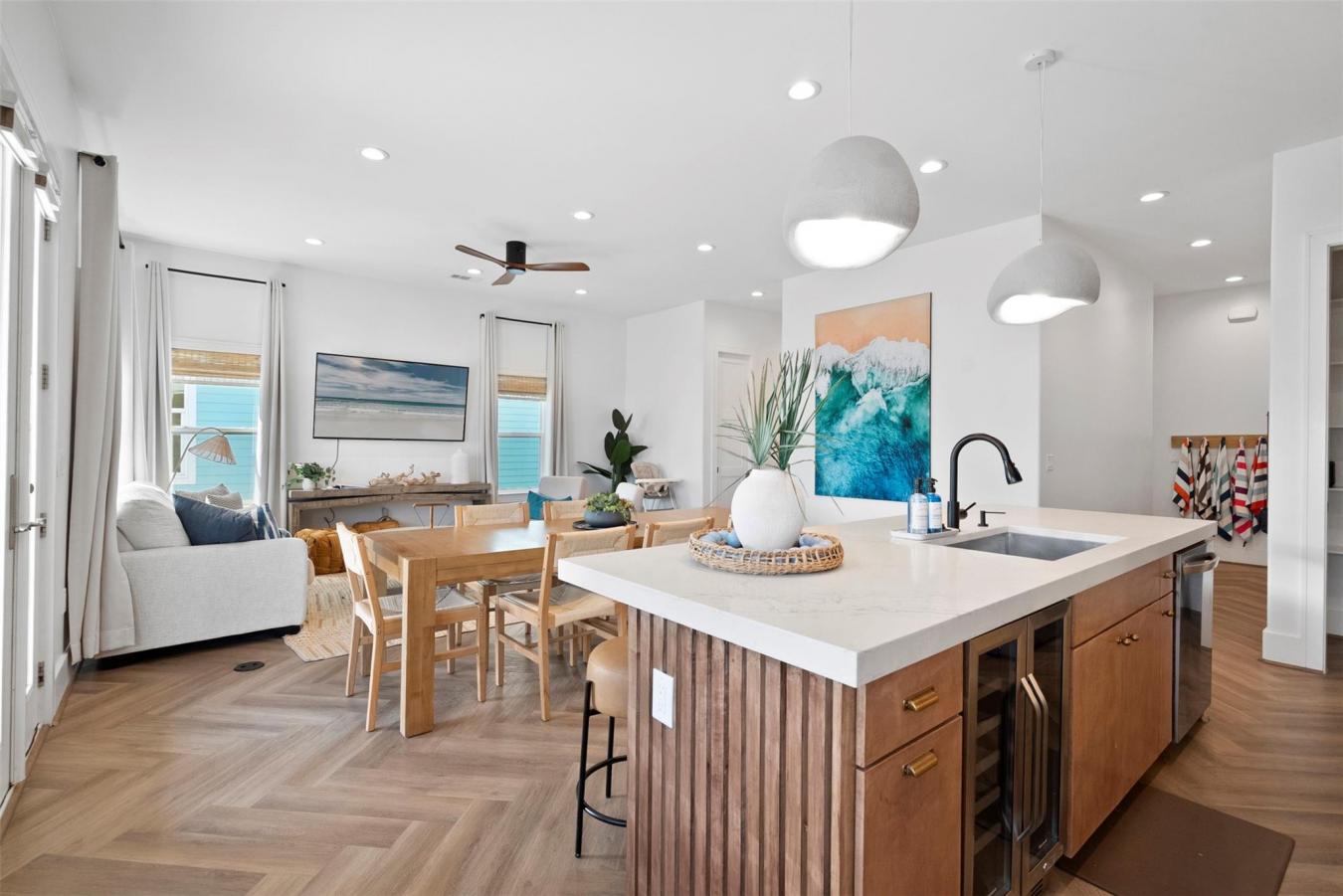 Galveston, Galveston, 77554, United States, 5 Bedrooms Bedrooms, ,5 BathroomsBathrooms,Residential,For Sale,1912937