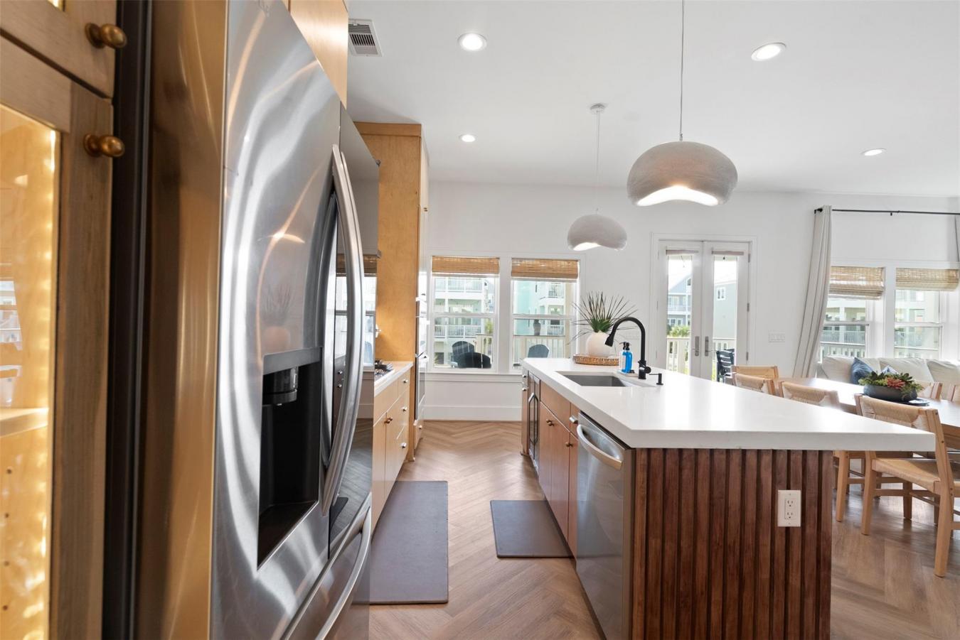 Galveston, Galveston, 77554, United States, 5 Bedrooms Bedrooms, ,5 BathroomsBathrooms,Residential,For Sale,1912937