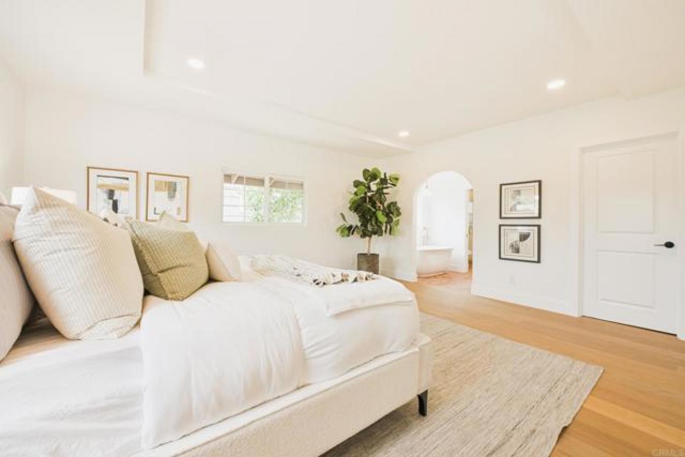 San Diego, San Diego, 92107, United States, 4 Bedrooms Bedrooms, ,3 BathroomsBathrooms,Residential,For Sale,1912936