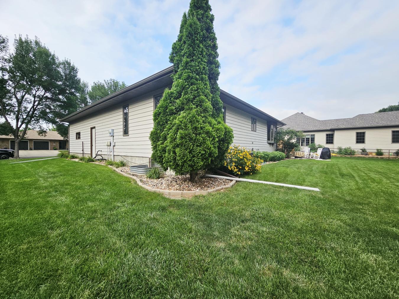 Welcome to this beautifully maintained 5-bedroom, 3-bath ranch home wi – image 8