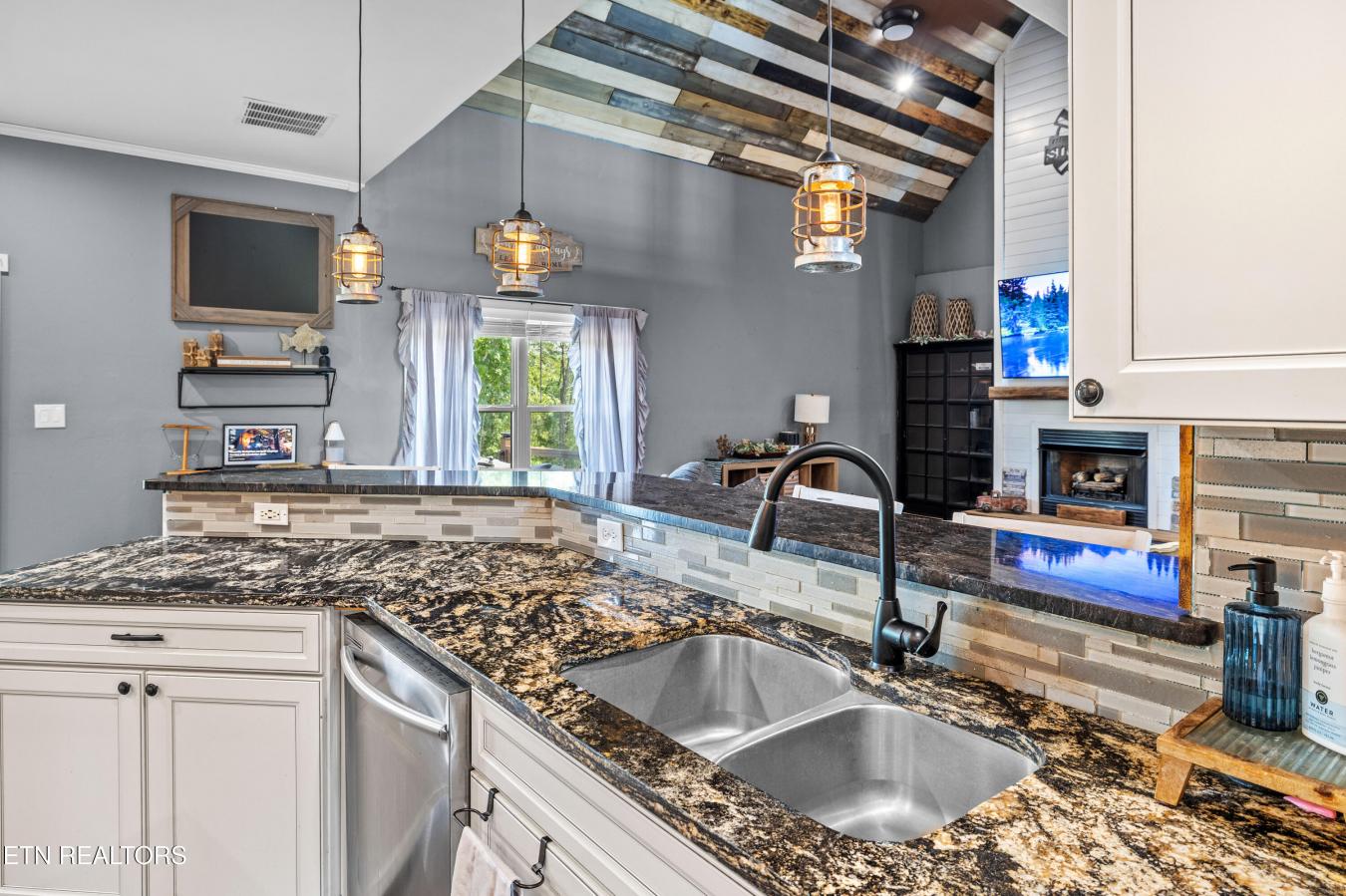 Sevierville, Jefferson County - 26, 37876, United States, 5 Bedrooms Bedrooms, ,3 BathroomsBathrooms,Residential,For Sale,1912928