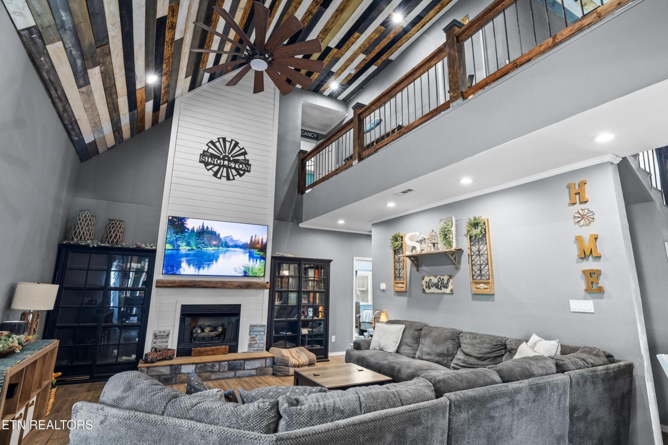 Sevierville, Jefferson County - 26, 37876, United States, 5 Bedrooms Bedrooms, ,3 BathroomsBathrooms,Residential,For Sale,1912928