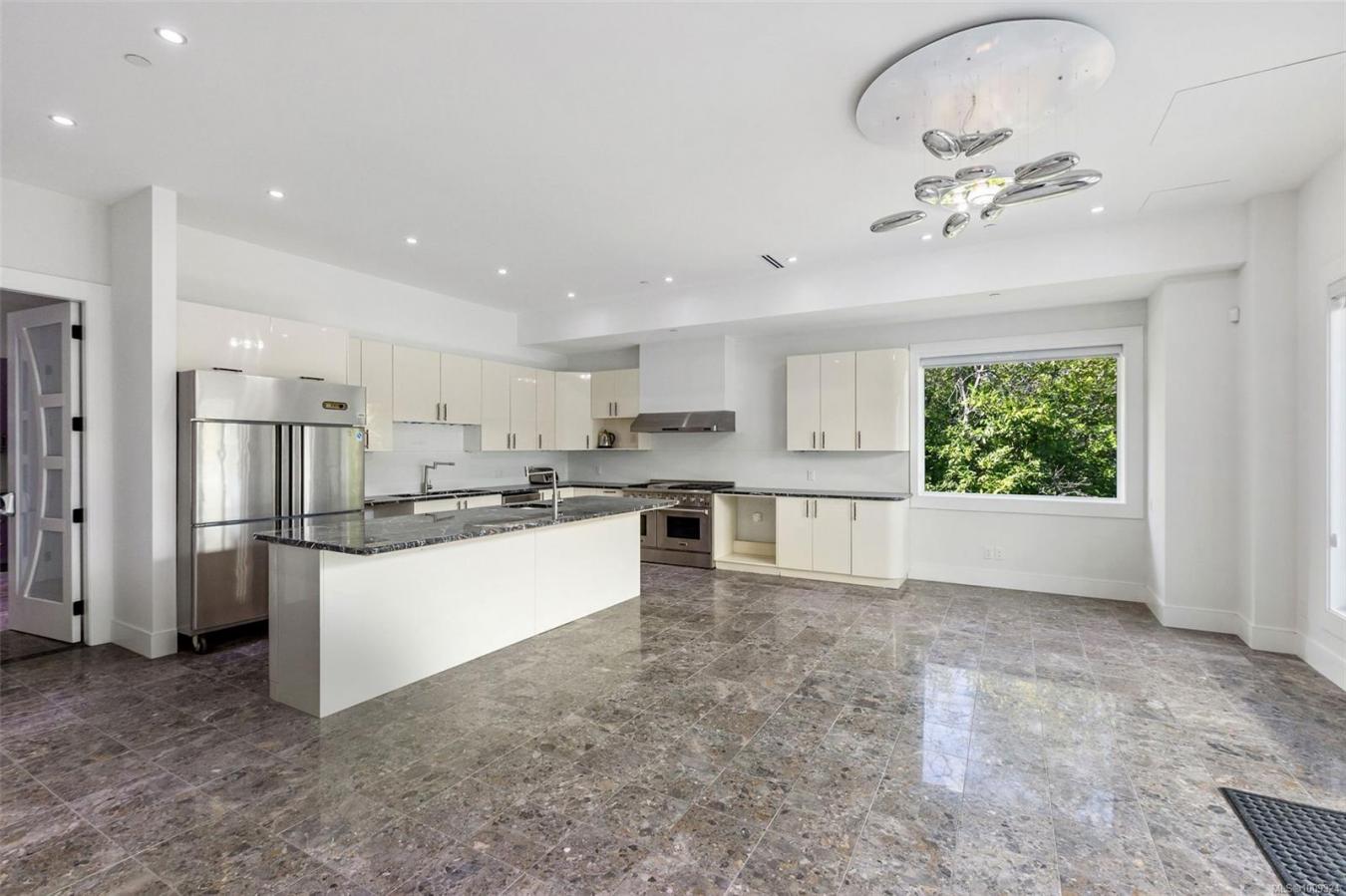 Oak Bay, Capital Regional District, V8R 6G7, Canada, 5 Bedrooms Bedrooms, ,12 BathroomsBathrooms,Residential,For Sale,1914526