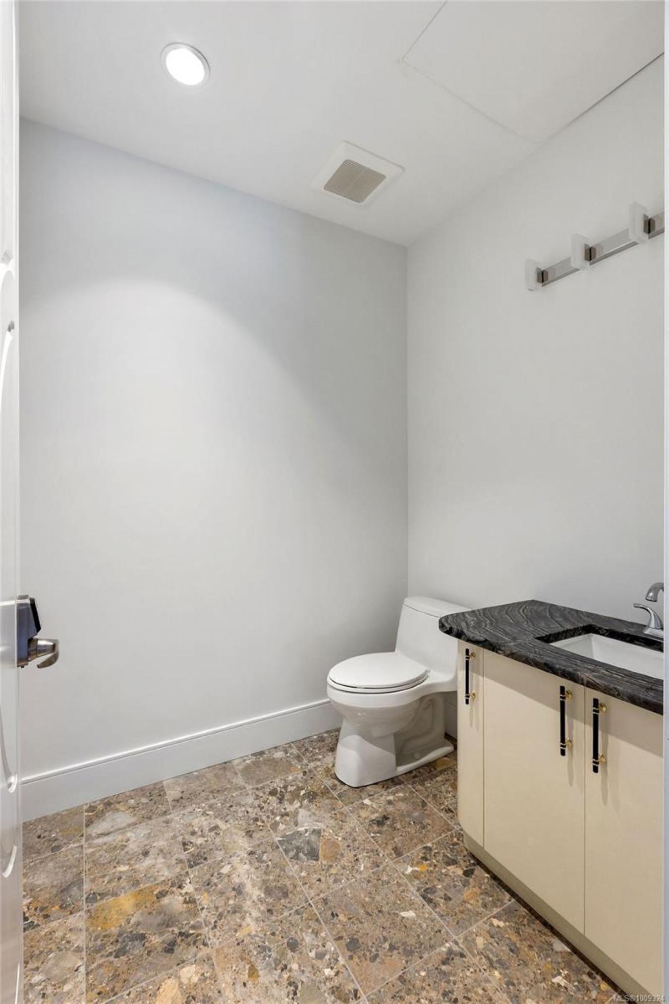 Oak Bay, Capital Regional District, V8R 6G7, Canada, 5 Bedrooms Bedrooms, ,12 BathroomsBathrooms,Residential,For Sale,1914526