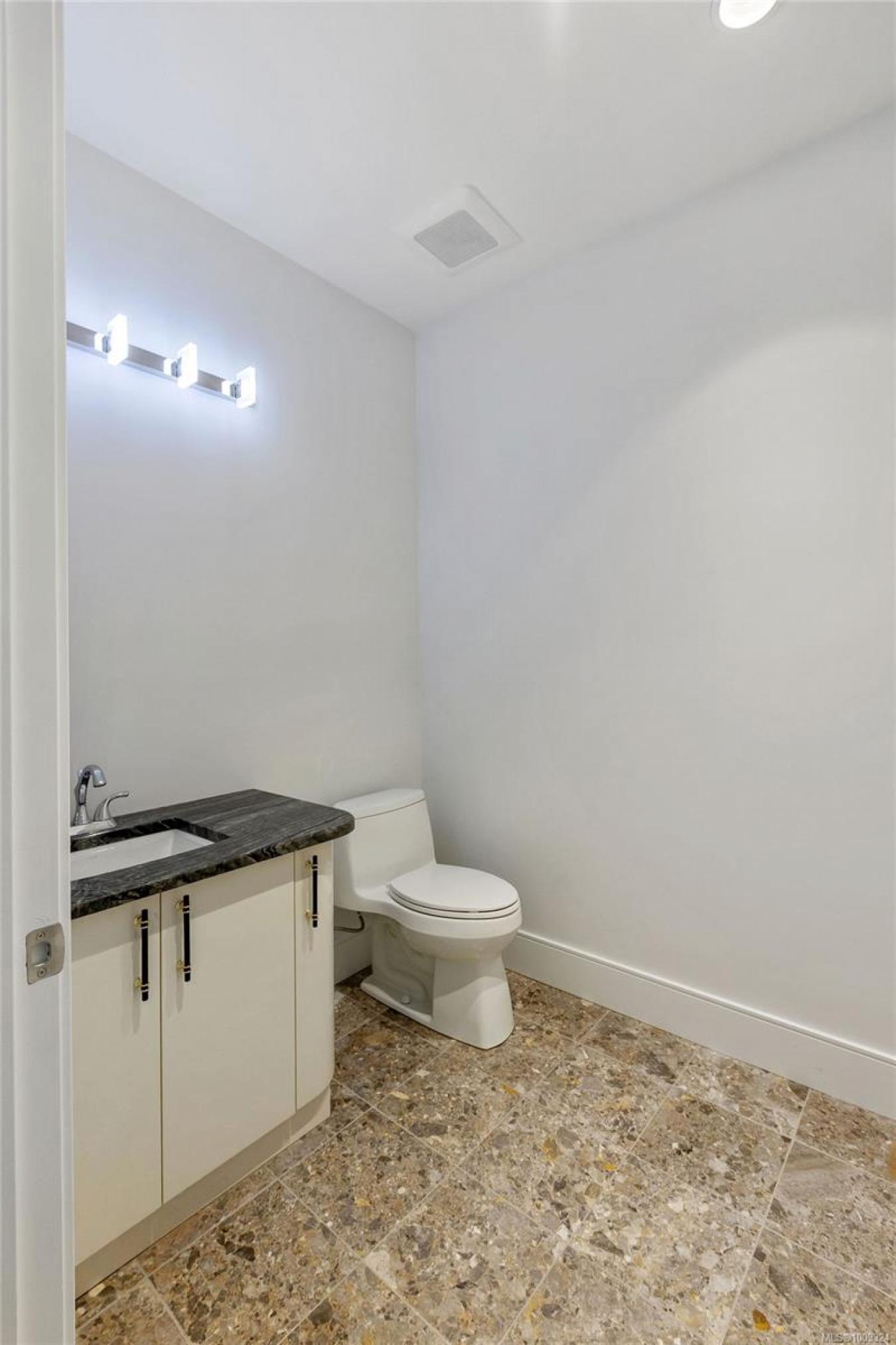 Oak Bay, Capital Regional District, V8R 6G7, Canada, 5 Bedrooms Bedrooms, ,12 BathroomsBathrooms,Residential,For Sale,1914526