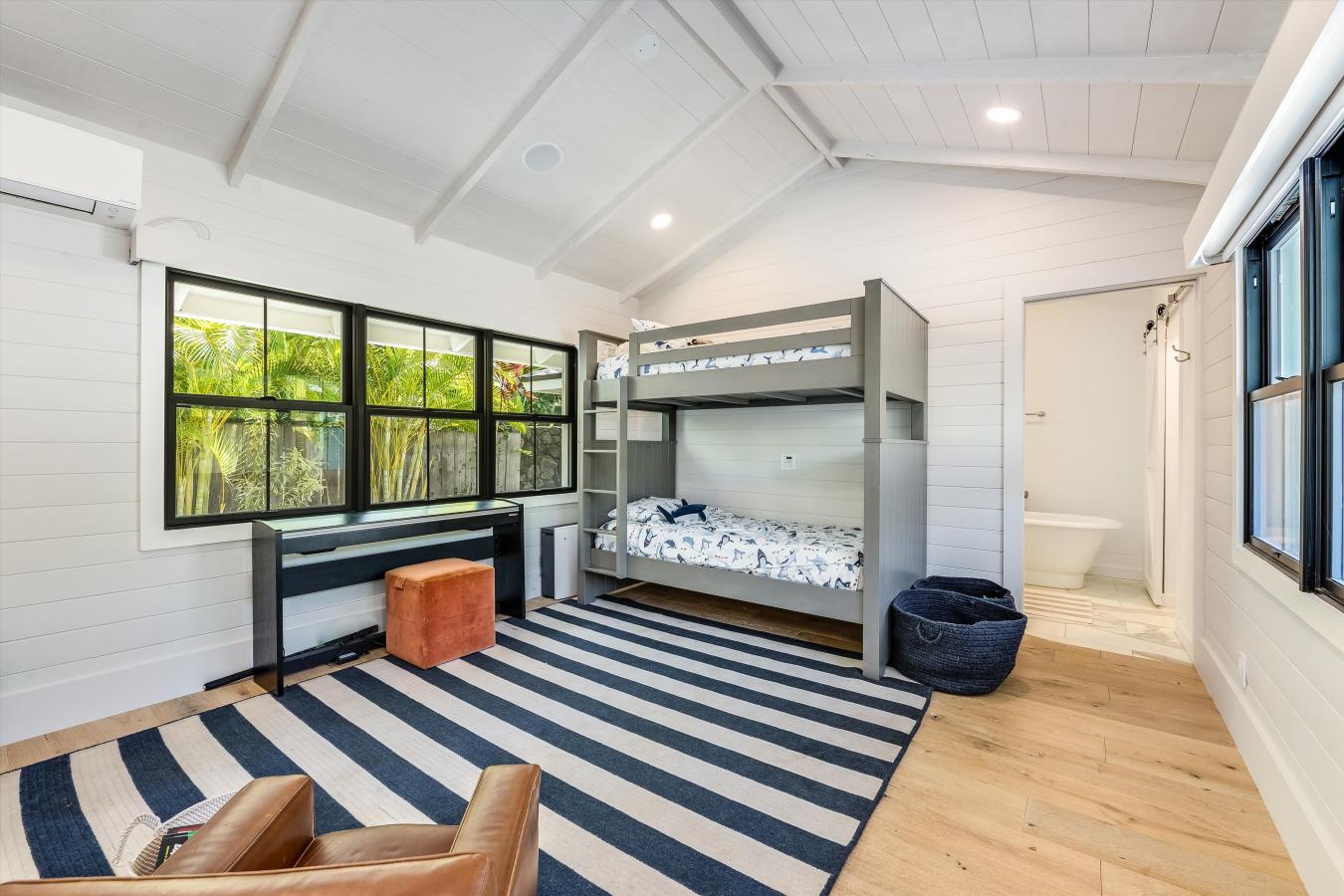 Kailua, Honolulu, 96734, United States, 3 Bedrooms Bedrooms, ,4 BathroomsBathrooms,Residential,For Sale,1963368