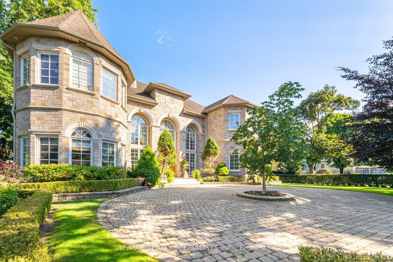 Richmond Hill, ON, L4C 6P7, Canada, 7 Bedrooms Bedrooms, ,10 BathroomsBathrooms,Residential,For Sale,1914519