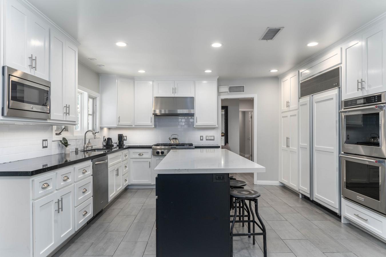 Woodland Hills, California, 91367, United States, 4 Bedrooms Bedrooms, ,3 BathroomsBathrooms,Residential,For Sale,1914517