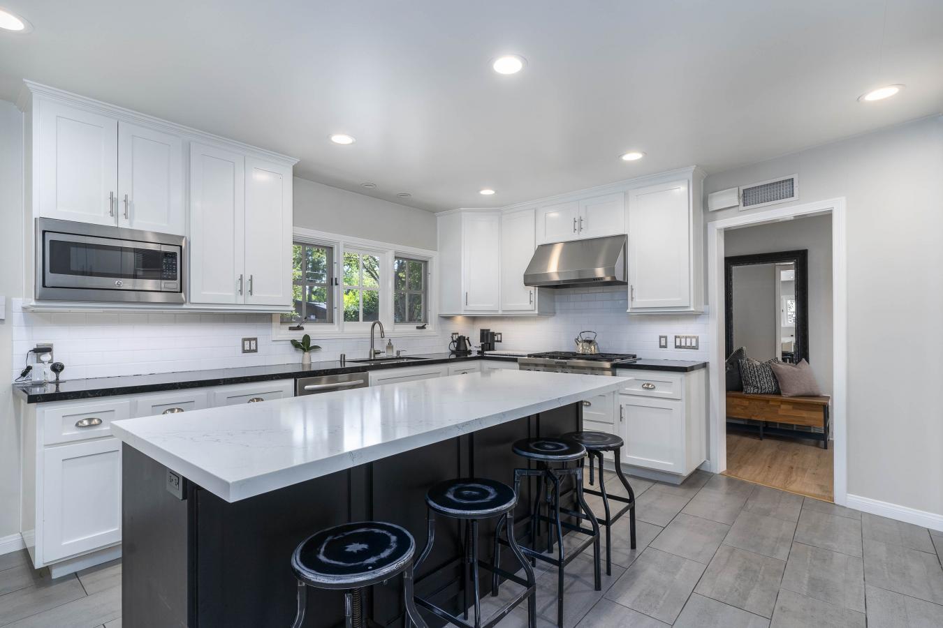 Woodland Hills, California, 91367, United States, 4 Bedrooms Bedrooms, ,3 BathroomsBathrooms,Residential,For Sale,1914517