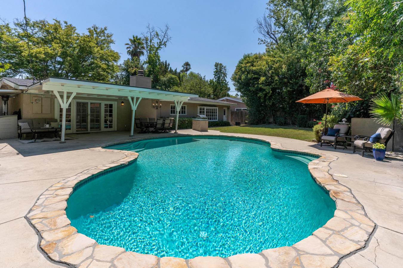 Woodland Hills, California, 91367, United States, 4 Bedrooms Bedrooms, ,3 BathroomsBathrooms,Residential,For Sale,1914517