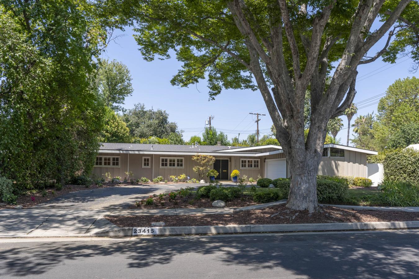 Woodland Hills, California, 91367, United States, 4 Bedrooms Bedrooms, ,3 BathroomsBathrooms,Residential,For Sale,1914517