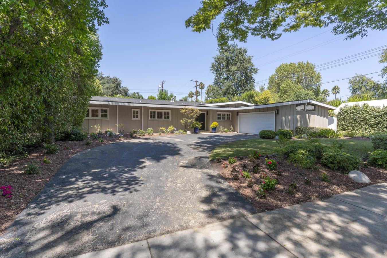 Woodland Hills, California, 91367, United States, 4 Bedrooms Bedrooms, ,3 BathroomsBathrooms,Residential,For Sale,1914517