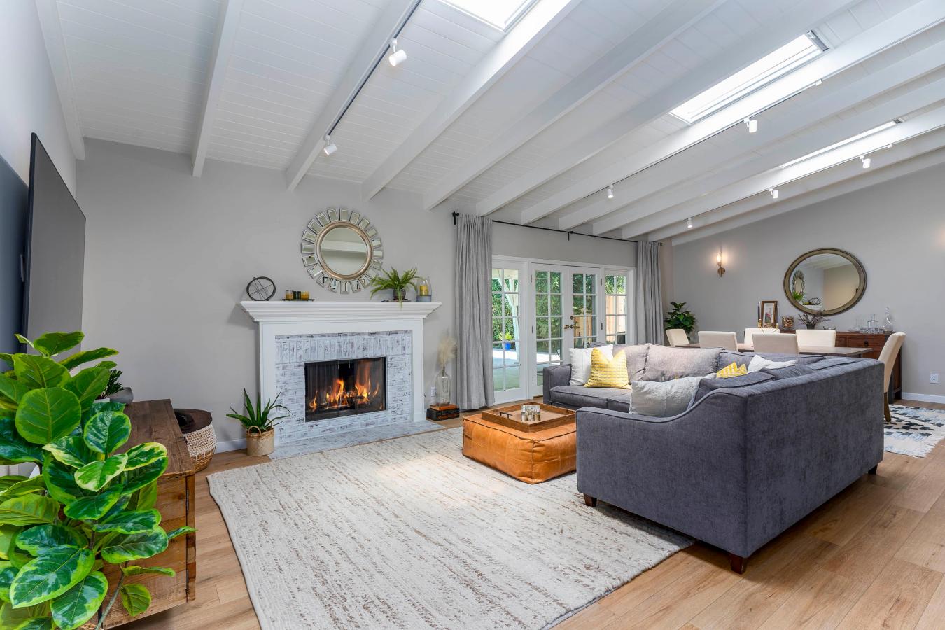 Woodland Hills, California, 91367, United States, 4 Bedrooms Bedrooms, ,3 BathroomsBathrooms,Residential,For Sale,1914517