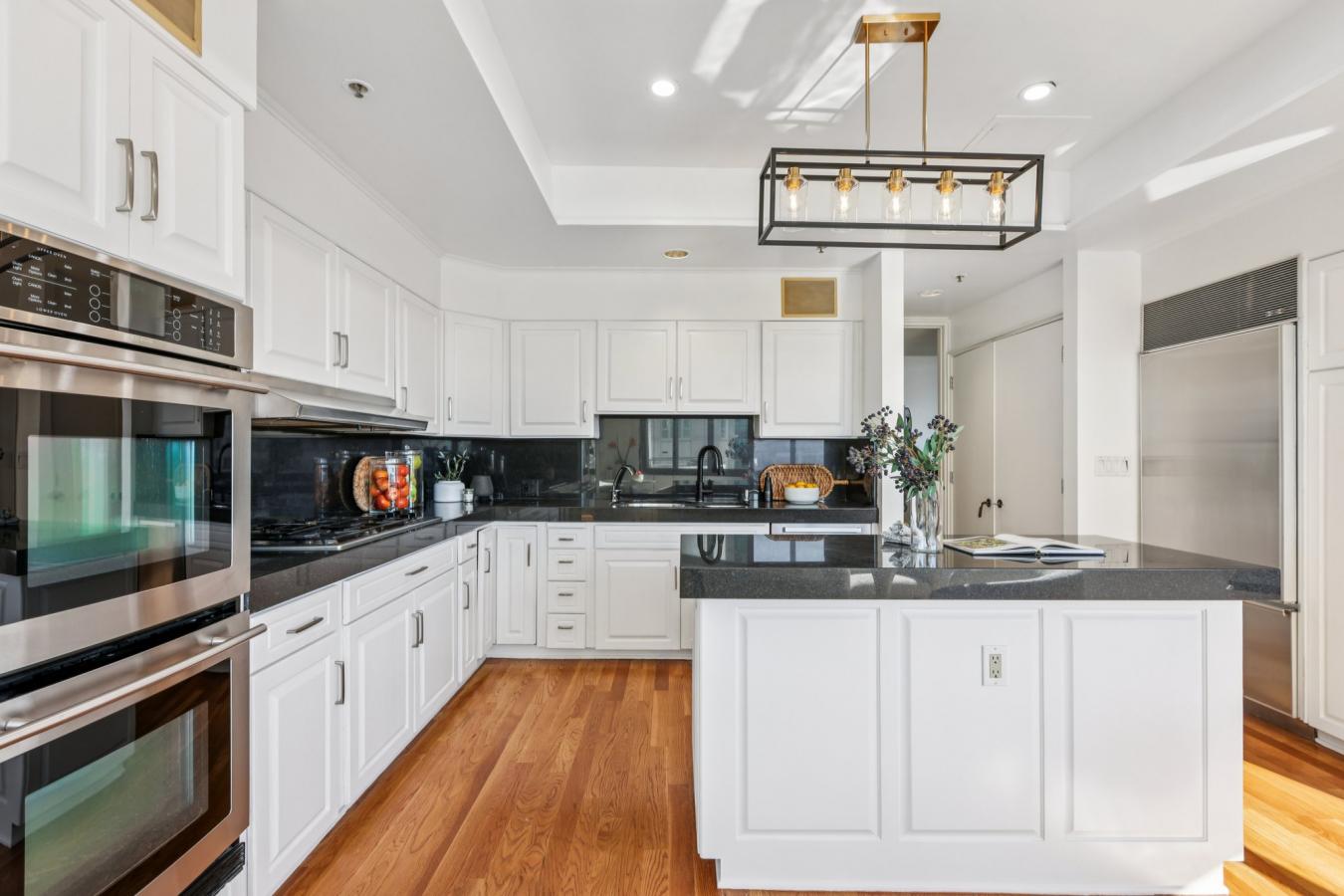 Los Angeles, Los Angeles, 90024, United States, 2 Bedrooms Bedrooms, ,2 BathroomsBathrooms,Residential,For Sale,1914516