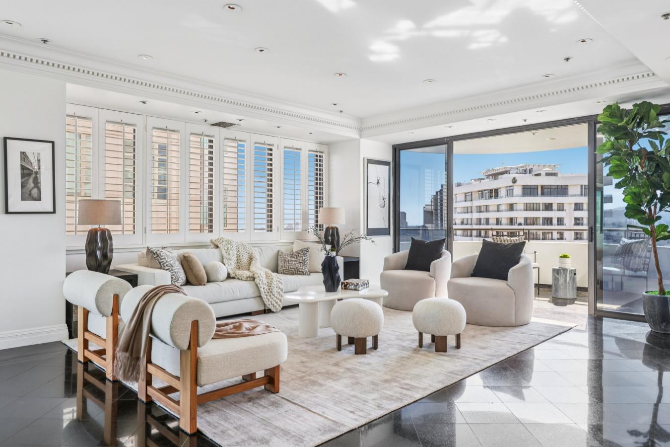 Los Angeles, Los Angeles, 90024, United States, 2 Bedrooms Bedrooms, ,2 BathroomsBathrooms,Residential,For Sale,1914516