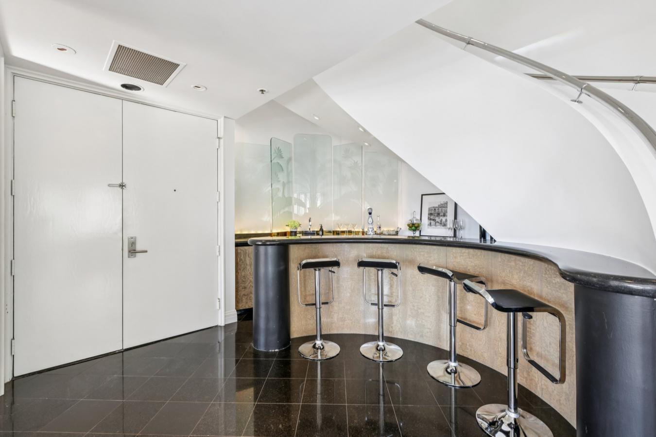 Los Angeles, Los Angeles, 90024, United States, 2 Bedrooms Bedrooms, ,2 BathroomsBathrooms,Residential,For Sale,1914516