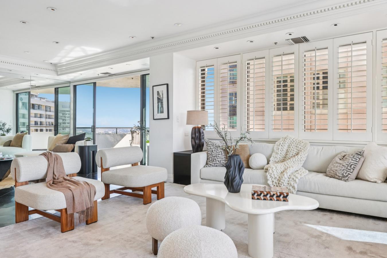 Los Angeles, Los Angeles, 90024, United States, 2 Bedrooms Bedrooms, ,2 BathroomsBathrooms,Residential,For Sale,1914516