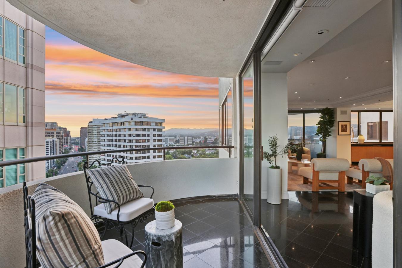 Los Angeles, Los Angeles, 90024, United States, 2 Bedrooms Bedrooms, ,2 BathroomsBathrooms,Residential,For Sale,1914516