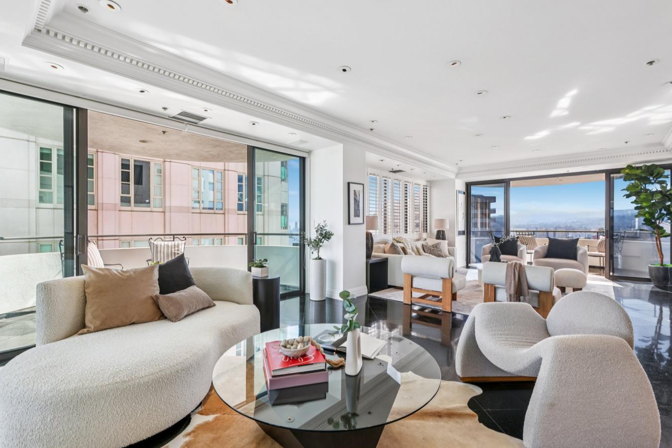 Los Angeles, Los Angeles, 90024, United States, 2 Bedrooms Bedrooms, ,2 BathroomsBathrooms,Residential,For Sale,1914516