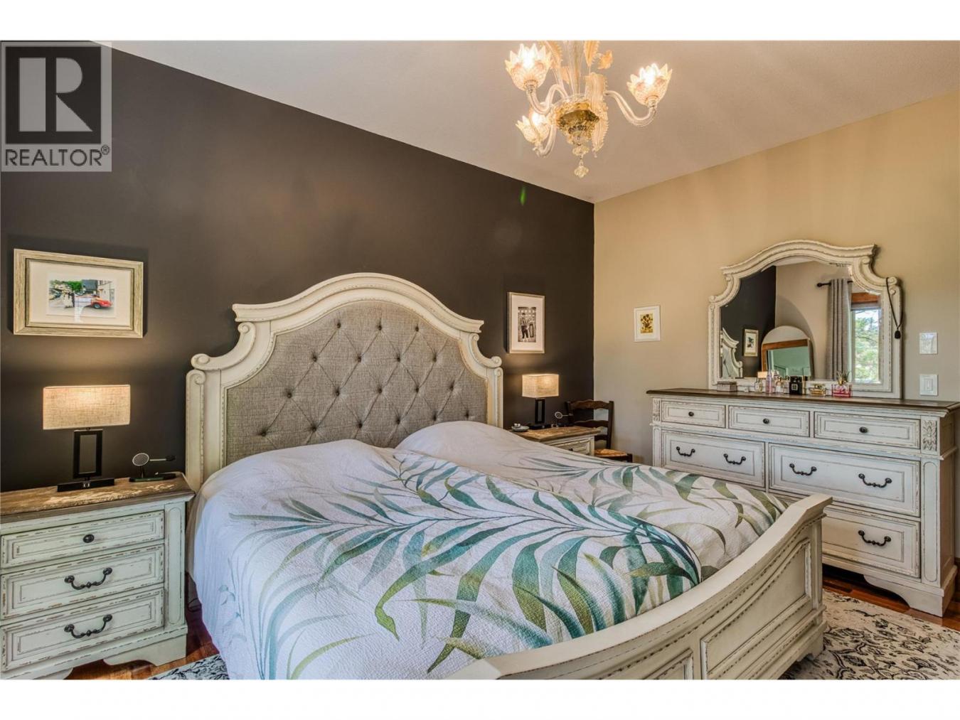 Kelowna, BC, V1P1N5, Canada, 6 Bedrooms Bedrooms, ,4 BathroomsBathrooms,Residential,For Sale,1914515