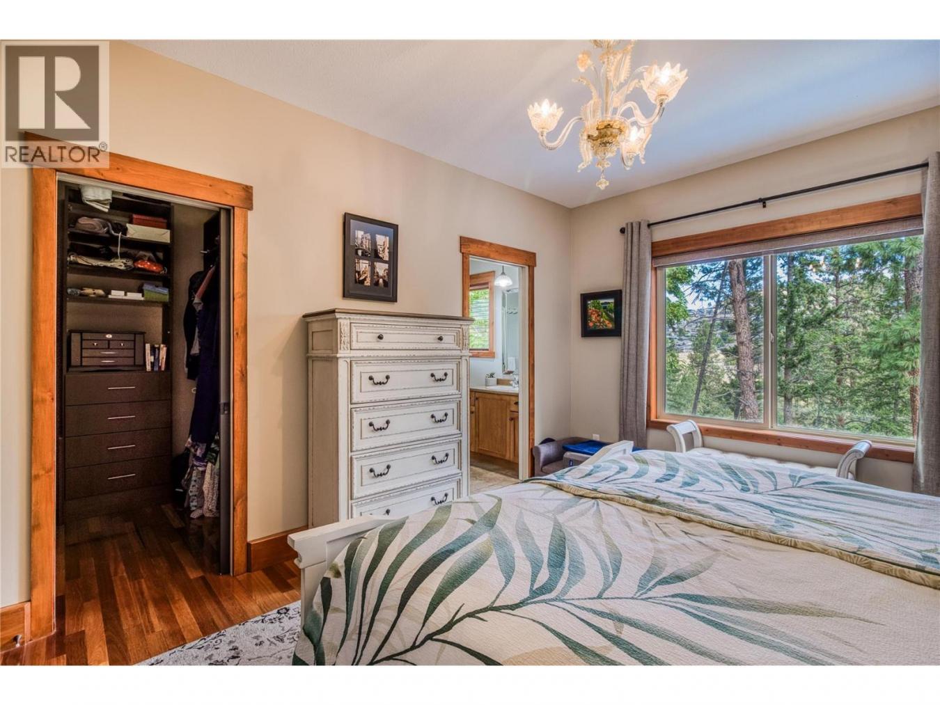 Kelowna, BC, V1P1N5, Canada, 6 Bedrooms Bedrooms, ,4 BathroomsBathrooms,Residential,For Sale,1914515