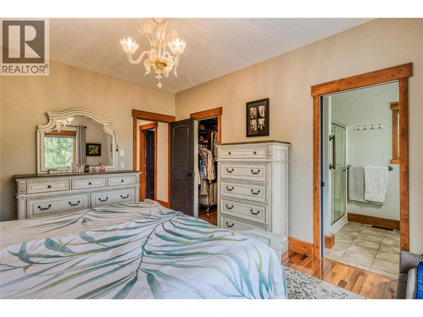 Kelowna, BC, V1P1N5, Canada, 6 Bedrooms Bedrooms, ,4 BathroomsBathrooms,Residential,For Sale,1914515