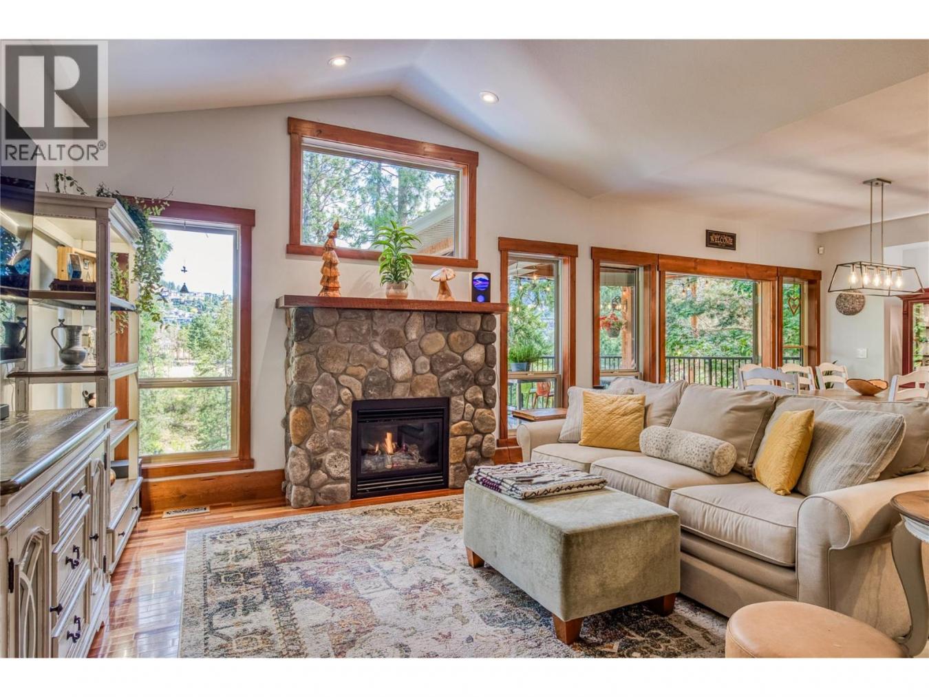 Kelowna, BC, V1P1N5, Canada, 6 Bedrooms Bedrooms, ,4 BathroomsBathrooms,Residential,For Sale,1914515