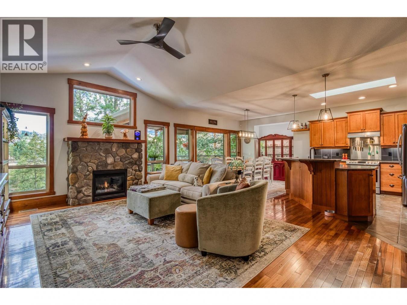 Kelowna, BC, V1P1N5, Canada, 6 Bedrooms Bedrooms, ,4 BathroomsBathrooms,Residential,For Sale,1914515