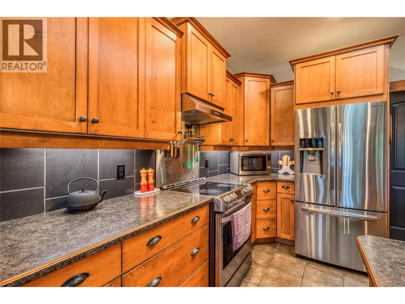 Kelowna, BC, V1P1N5, Canada, 6 Bedrooms Bedrooms, ,4 BathroomsBathrooms,Residential,For Sale,1914515