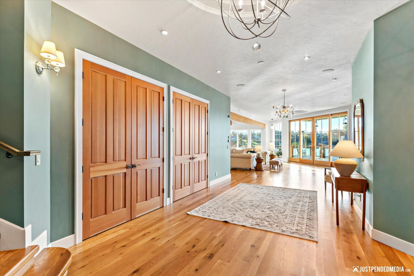 Anchorage, Anchorage, 99502, United States, 5 Bedrooms Bedrooms, ,7 BathroomsBathrooms,Residential,For Sale,1964668