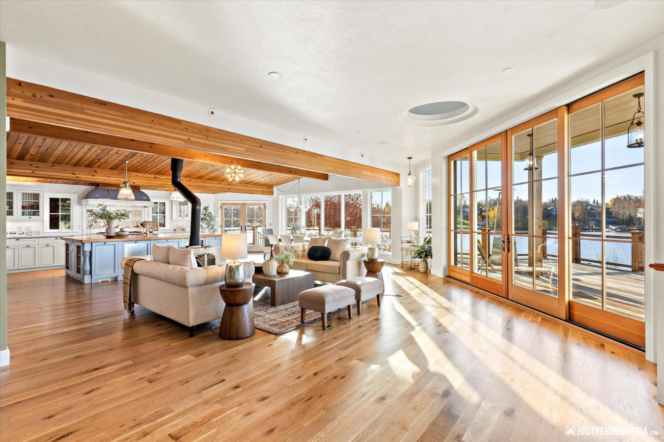 Anchorage, Anchorage, 99502, United States, 5 Bedrooms Bedrooms, ,7 BathroomsBathrooms,Residential,For Sale,1964668