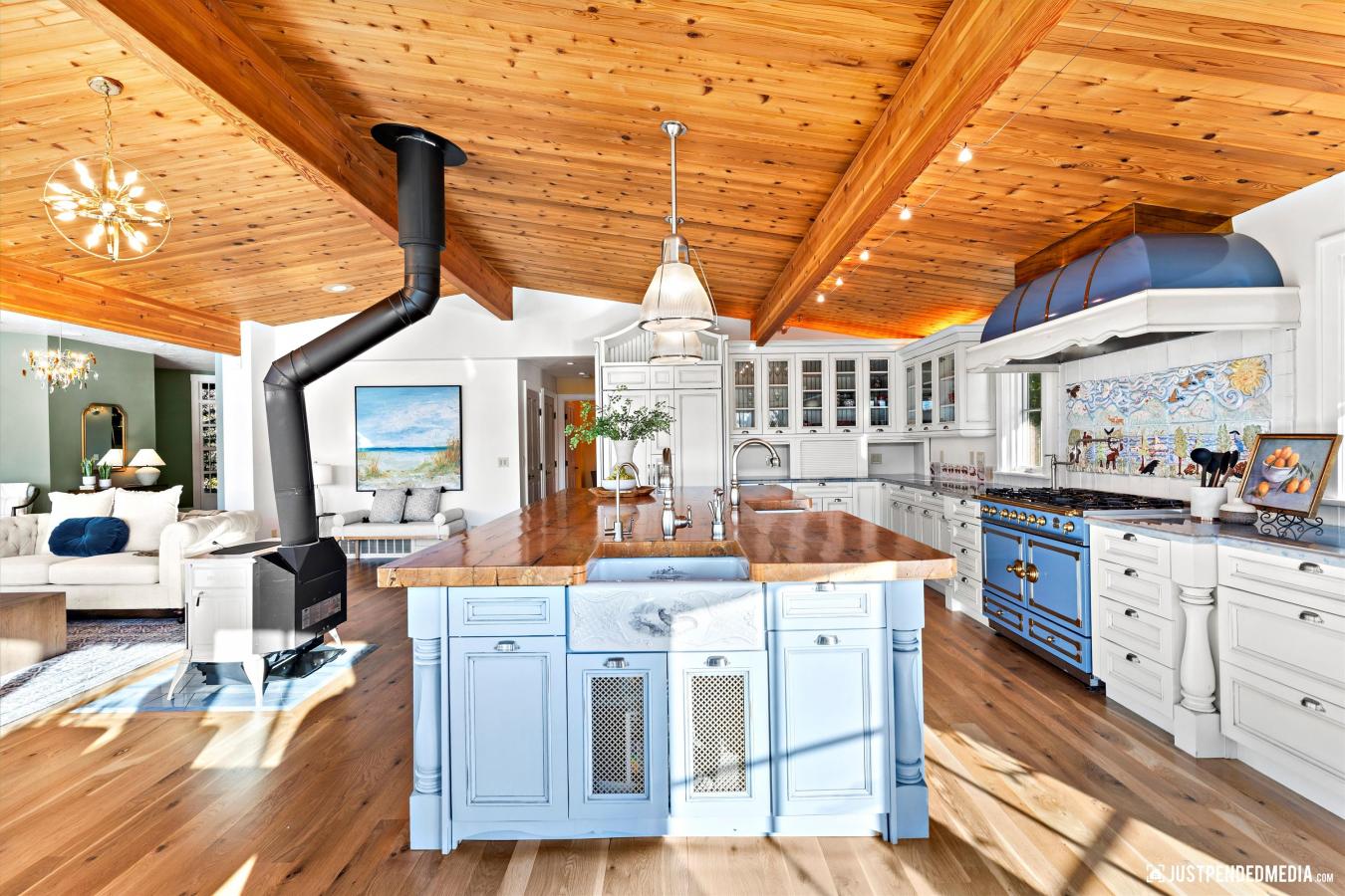 Anchorage, Anchorage, 99502, United States, 5 Bedrooms Bedrooms, ,7 BathroomsBathrooms,Residential,For Sale,1964668