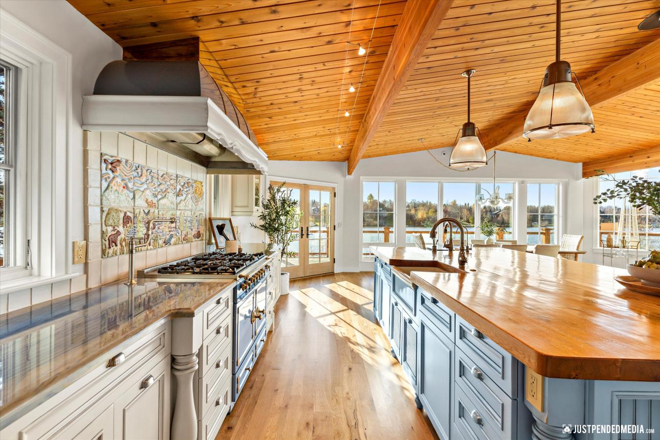 Anchorage, Anchorage, 99502, United States, 5 Bedrooms Bedrooms, ,7 BathroomsBathrooms,Residential,For Sale,1964668