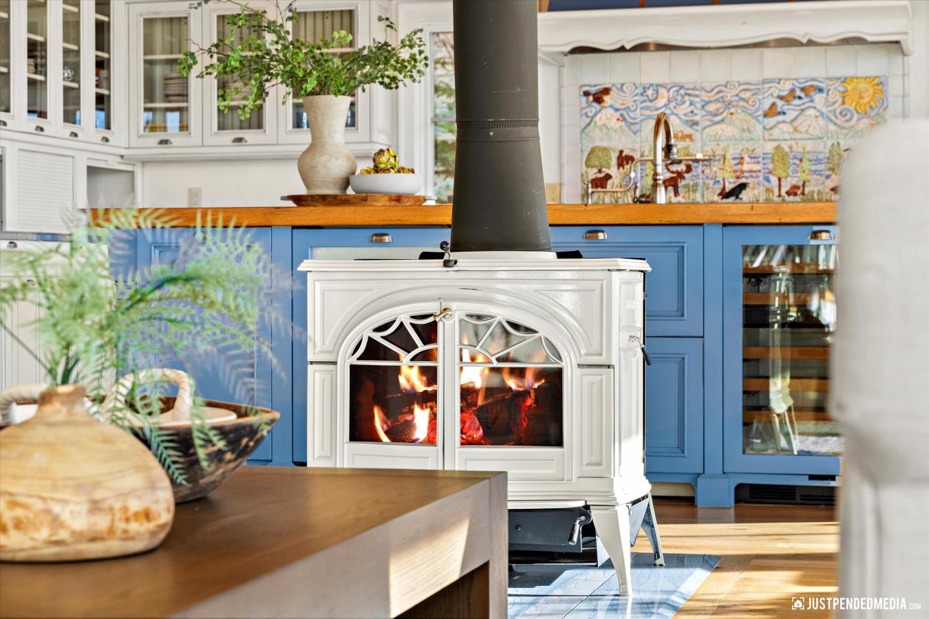 Anchorage, Anchorage, 99502, United States, 5 Bedrooms Bedrooms, ,7 BathroomsBathrooms,Residential,For Sale,1964668