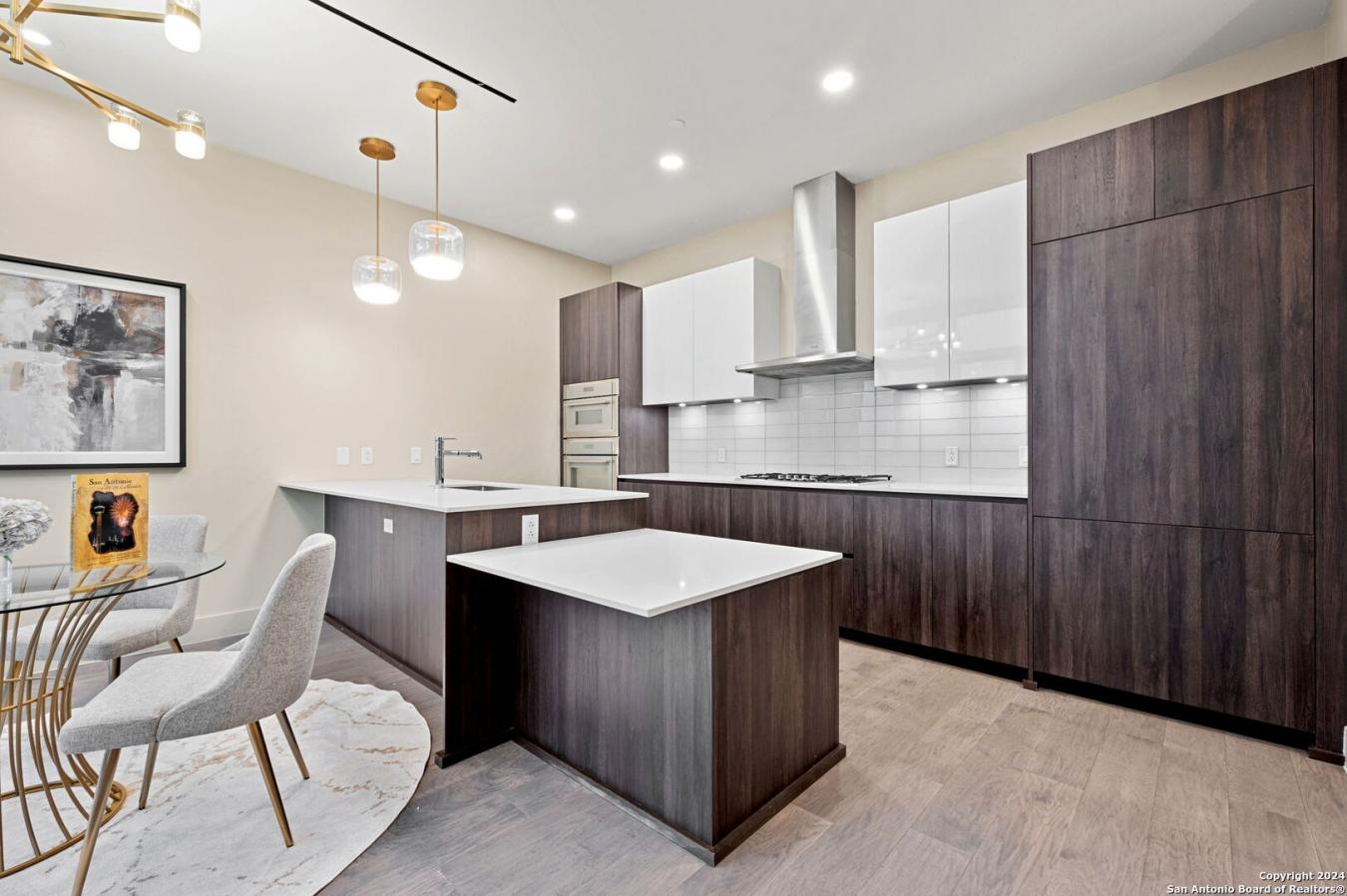 San Antonio, Bexar, 78205, United States, 3 Bedrooms Bedrooms, ,2 BathroomsBathrooms,Residential,For Sale,1914510