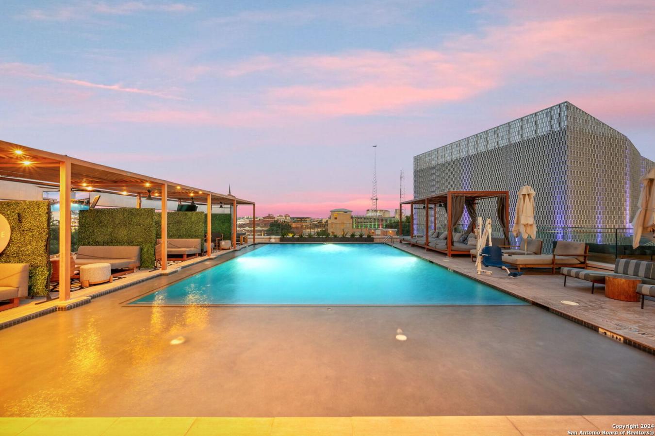 San Antonio, Bexar, 78205, United States, 3 Bedrooms Bedrooms, ,2 BathroomsBathrooms,Residential,For Sale,1914510