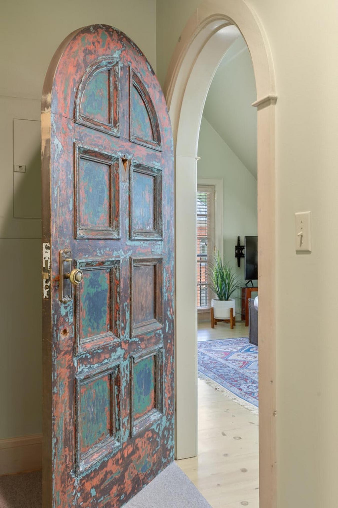 A setting of absolute tranquility surrounds this exceptional historic – image 16