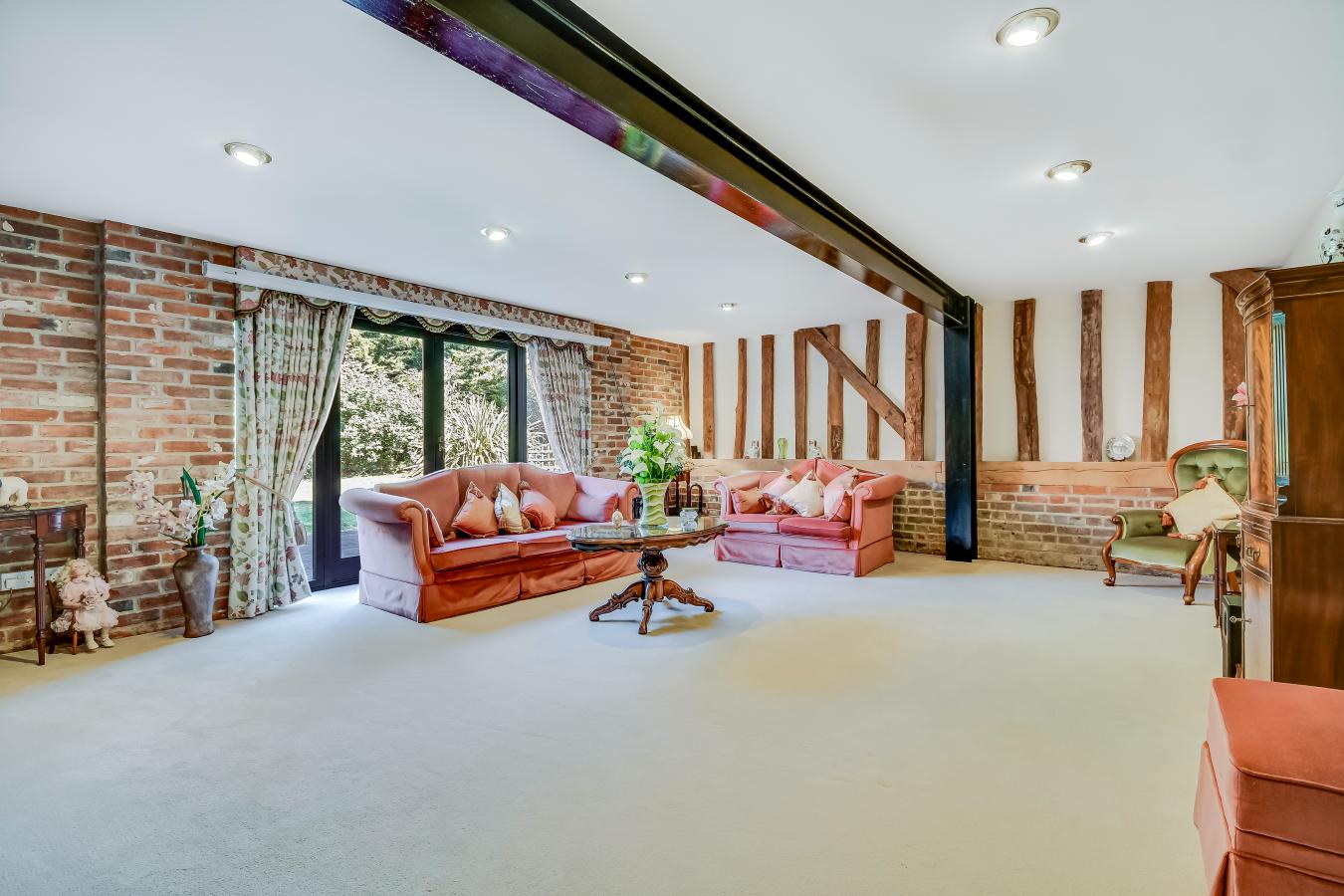 Clacton-on-sea, co16 8hg, United Kingdom, 5 Bedrooms Bedrooms, ,3 BathroomsBathrooms,Residential,For Sale,1914715