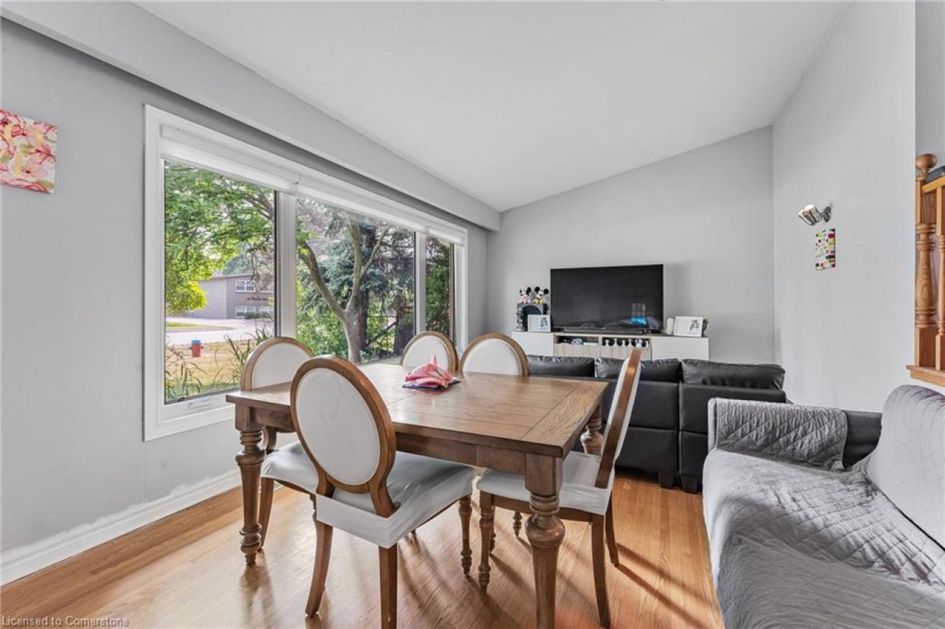 Oakville, Halton, L6K 2C5, Canada, 3 Bedrooms Bedrooms, ,2 BathroomsBathrooms,Residential,For Sale,1914876
