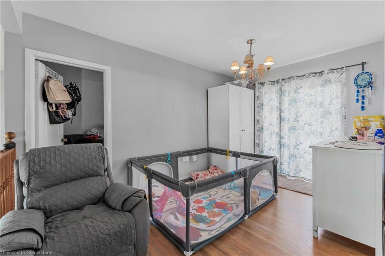 Oakville, Halton, L6K 2C5, Canada, 3 Bedrooms Bedrooms, ,2 BathroomsBathrooms,Residential,For Sale,1914876