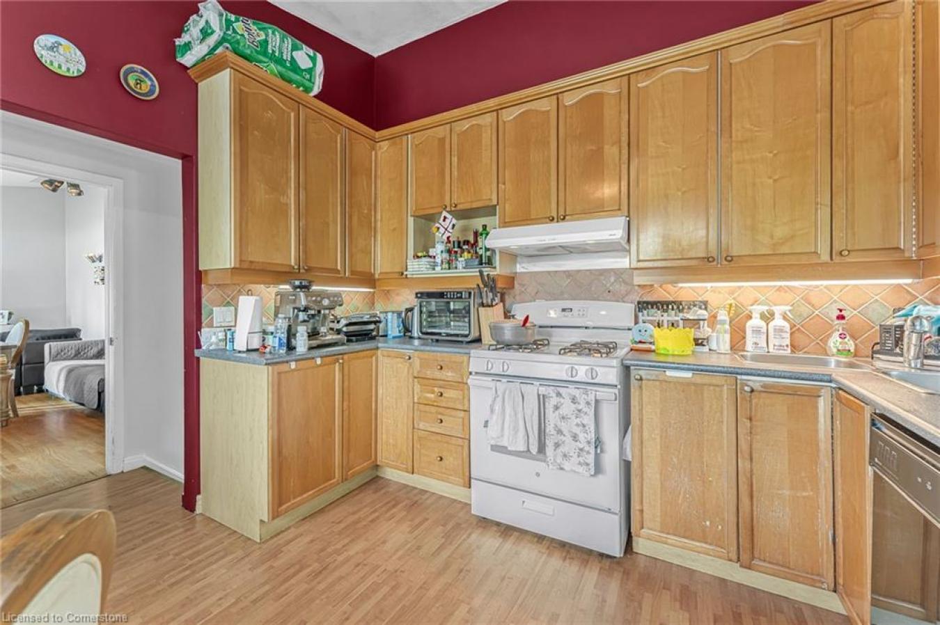 Oakville, Halton, L6K 2C5, Canada, 3 Bedrooms Bedrooms, ,2 BathroomsBathrooms,Residential,For Sale,1914876