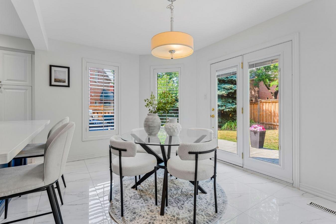 Oakville, Oakville, L6J 7M5, Canada, 4 Bedrooms Bedrooms, ,3 BathroomsBathrooms,Residential,For Sale,1914713