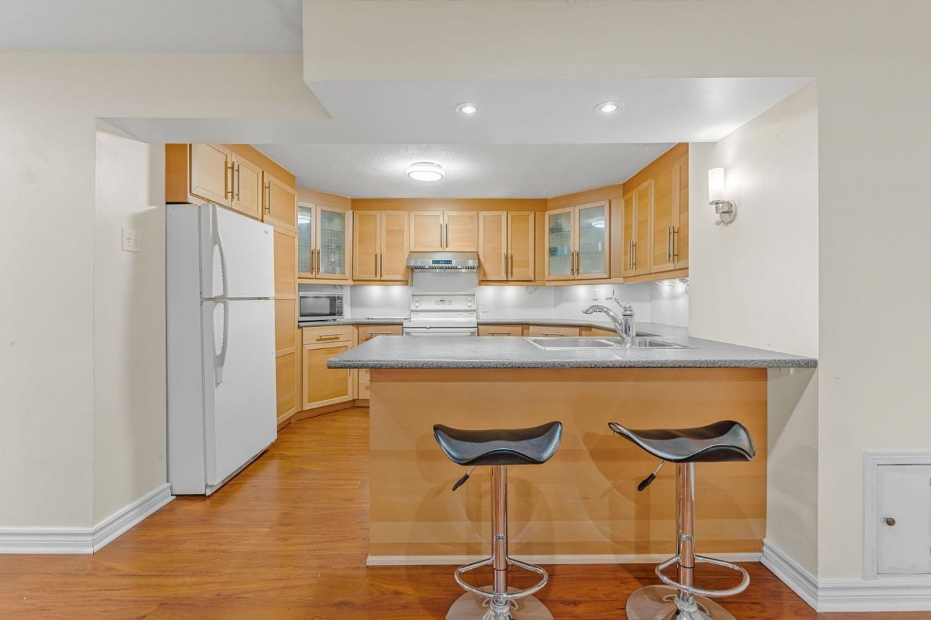 Oakville, Oakville, L6J 7M5, Canada, 4 Bedrooms Bedrooms, ,3 BathroomsBathrooms,Residential,For Sale,1914713