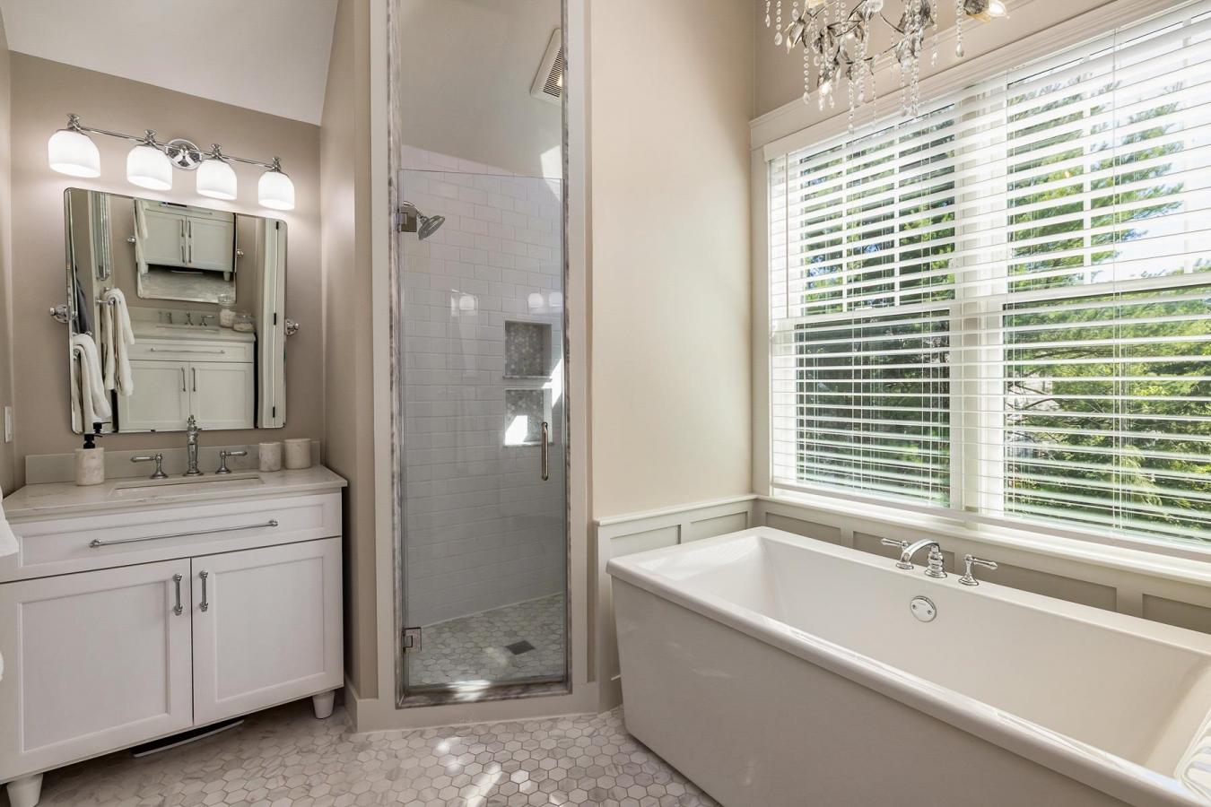 Portsmouth, New Hampshire, 03801, United States, 5 Bedrooms Bedrooms, ,5 BathroomsBathrooms,Residential,For Sale,1914712
