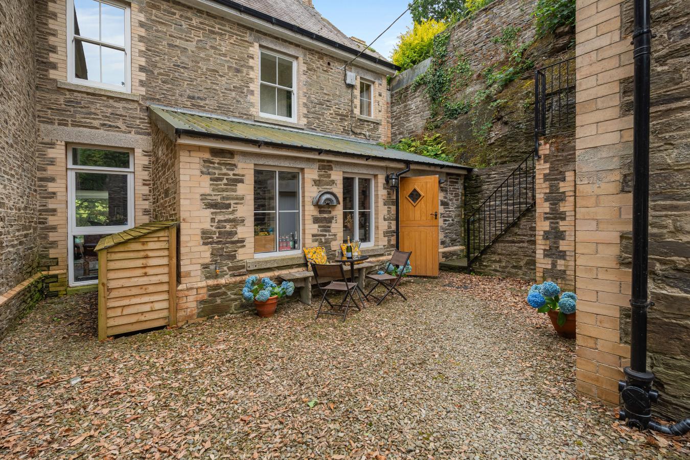 Wadebridge, Cornwall, PL27 7LQ, United Kingdom, 6 Bedrooms Bedrooms, ,6 BathroomsBathrooms,Residential,For Sale,1914707