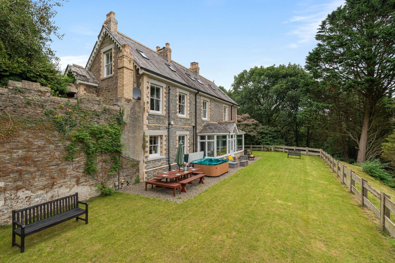 Wadebridge, Cornwall, PL27 7LQ, United Kingdom, 6 Bedrooms Bedrooms, ,6 BathroomsBathrooms,Residential,For Sale,1914707