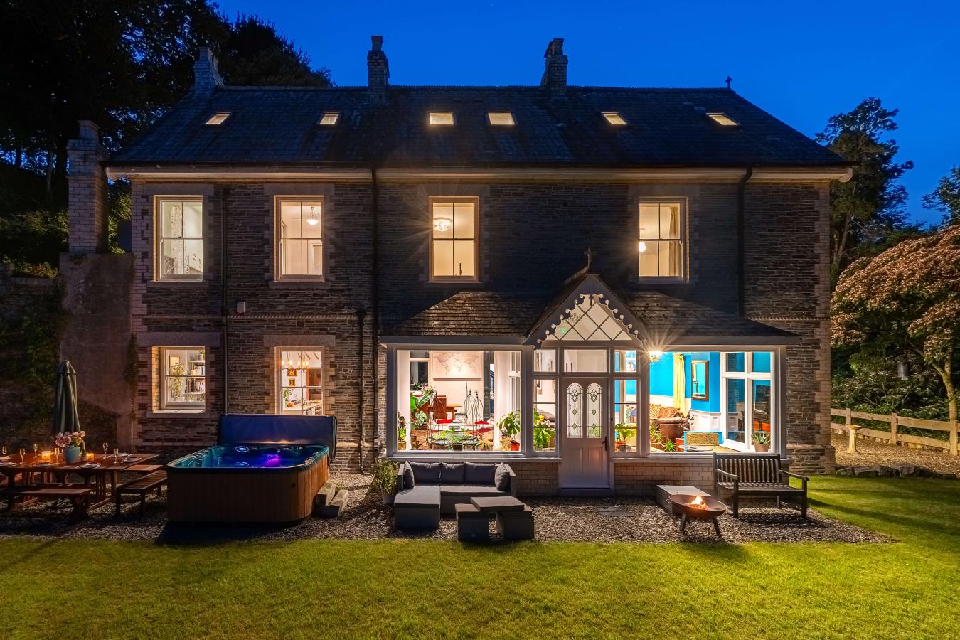 Wadebridge, Cornwall, PL27 7LQ, United Kingdom, 6 Bedrooms Bedrooms, ,6 BathroomsBathrooms,Residential,For Sale,1914707