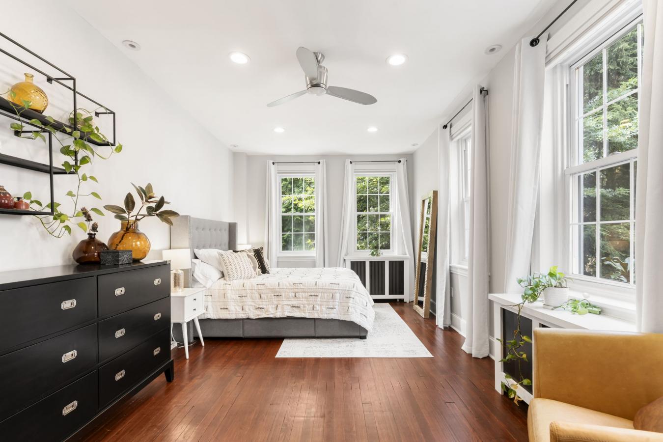 Philadelphia, Pennsylvania, 19106, United States, 4 Bedrooms Bedrooms, ,2 BathroomsBathrooms,Residential,For Sale,1914702