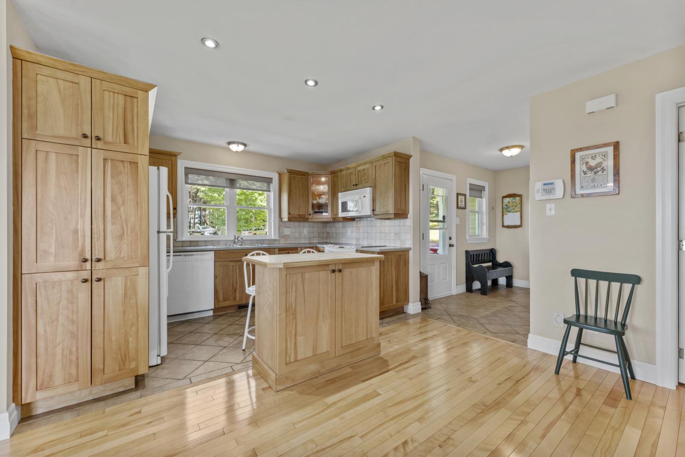 Hatley, Estrie, J0B 4B0, Canada, 3 Bedrooms Bedrooms, ,2 BathroomsBathrooms,Residential,For Sale,1914701